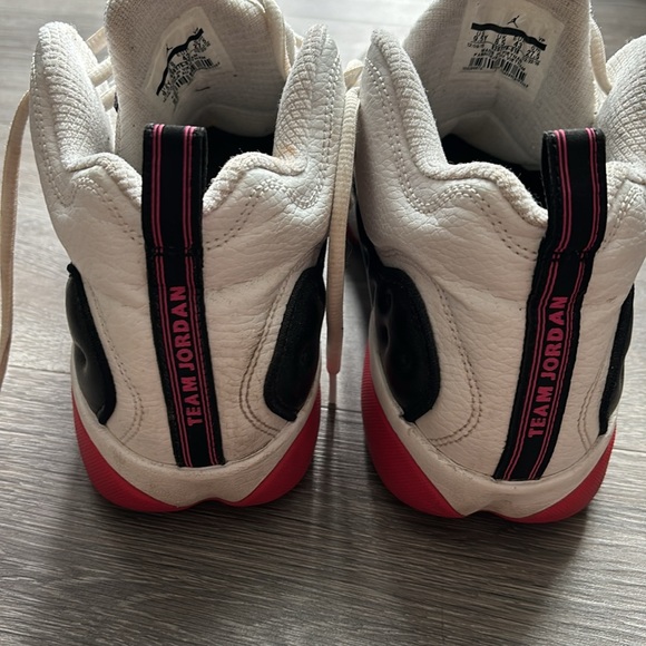 Team Jordan women’s size 9.5 shoes - Picture 3 of 5